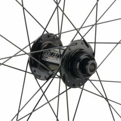 Tune Crosser Carbon Endurance Disc Center Lock 28" Laufradsatz 10 Tune Crosser Carbon Endurance Disc Center Lock 28" Laufradsatz -Crankbrothers Verkäufe 430947