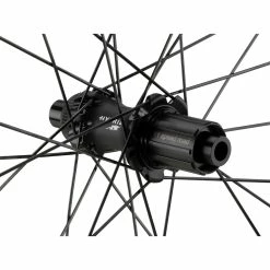 Dt-swiss HEC 1400 SPLINE 47 Carbon Disc Center Lock Hybrid 28" Laufradsatz 12 Dt-swiss HEC 1400 SPLINE 47 Carbon Disc Center Lock Hybrid 28" Laufradsatz -Crankbrothers Verkäufe 437034